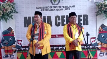 Daftar Pilkada Gayo Lues, Paslon Bupati Dan Wakil Bupati “Said Sani- Saini  Diantar Ribuan Orang ke KIP